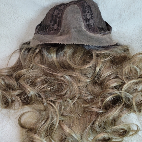 Brand New Lite brown wig - Picture 11 of 16